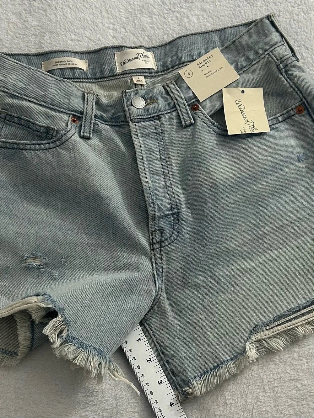 Universal Thread 90s Baggy Distressed Denim Shorts Light Wash Women’s Size 4 NWT